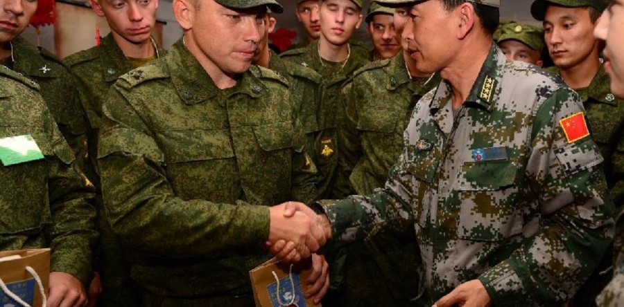 00-russian-and-chinese-soldiers-06-09-131-900x444