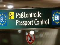 Passkontrolle am Flughafen