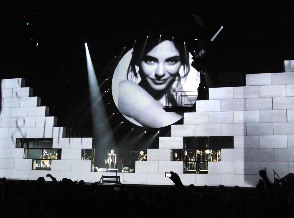 Roger-Waters-Wall-Tour-Photos-2010-09-16