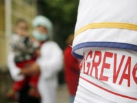 Medicii protesteaza in fata sediului Miniterului Sanatatii