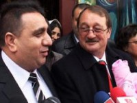 Mircea Basescu alaturi de interlopul Bercea Mondial