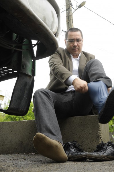 Ponta-punandu-si-cizmele