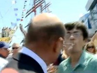 traian basescu scuipat