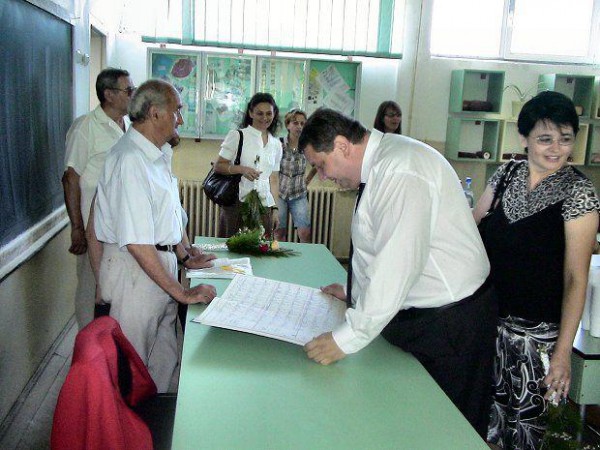 duicu-isi-consulta-notele-din-catalog