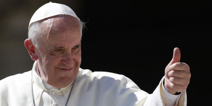 Papa-Francisc-696x348
