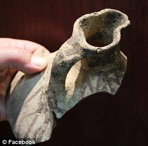 2D61DD0A00000578-3270999-image-a-33_1444762001066