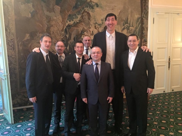 media-144992788980456800