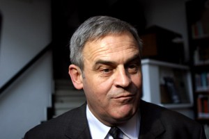 Europarlamentarul Laszlo Tokes participa la o conferinta pe tema necesitatii condamnarii comunismului in Parlamentul European, organizata de Institutul de Investigare a Crimelor Comunismului in Romania (IICCR), vineri, 27 februarie 2009, in Bucuresti. GABRIEL PETRESCU / MEDIAFAX FOTO