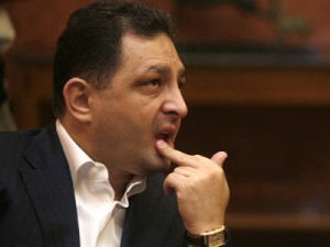 Primarul sectorului 3, Liviu Negoita (D) discuta cu primarul sectorului 5, Marian Vanghelie (S), inaintea intalnirii cu premierul Calin Popescu Tariceanu (nu este prezent in fotografie), la Palatul Victoria, din Bucuresti, marti, 8 iulie 2008. BOGDAN STAMATIN / MEDIAFAX FOTO