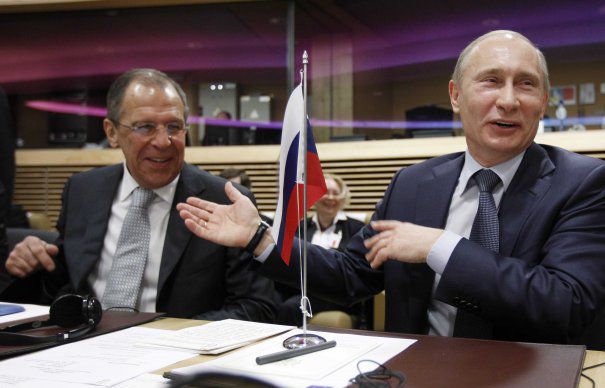 lavrov-putin-laughing-465x390