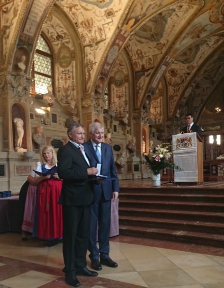 3e5cfcce86056eafc1c46414b7c3b98c_w448_h577