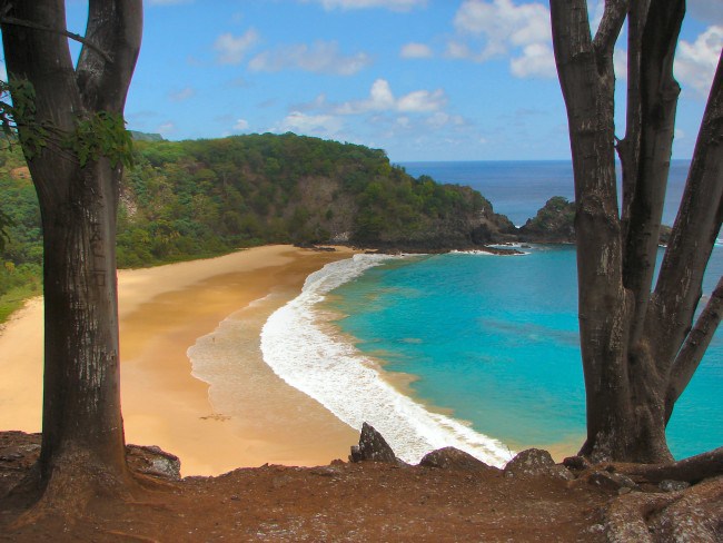 9.-Praia-do-Sancho-Fernando-de-Noronha-Brazilia