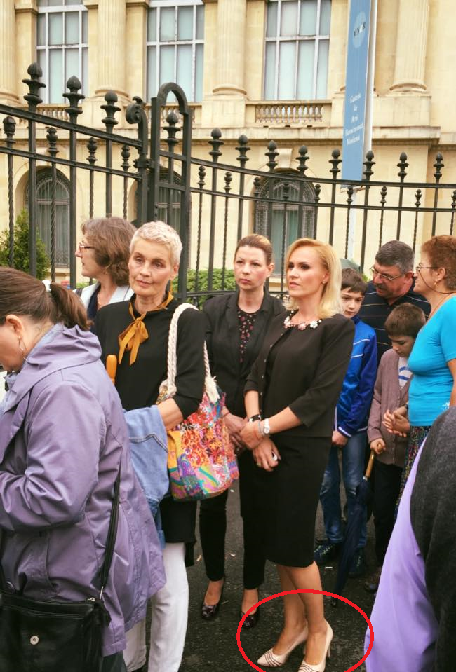 firea-palatul-regal-funeralii-regina ana