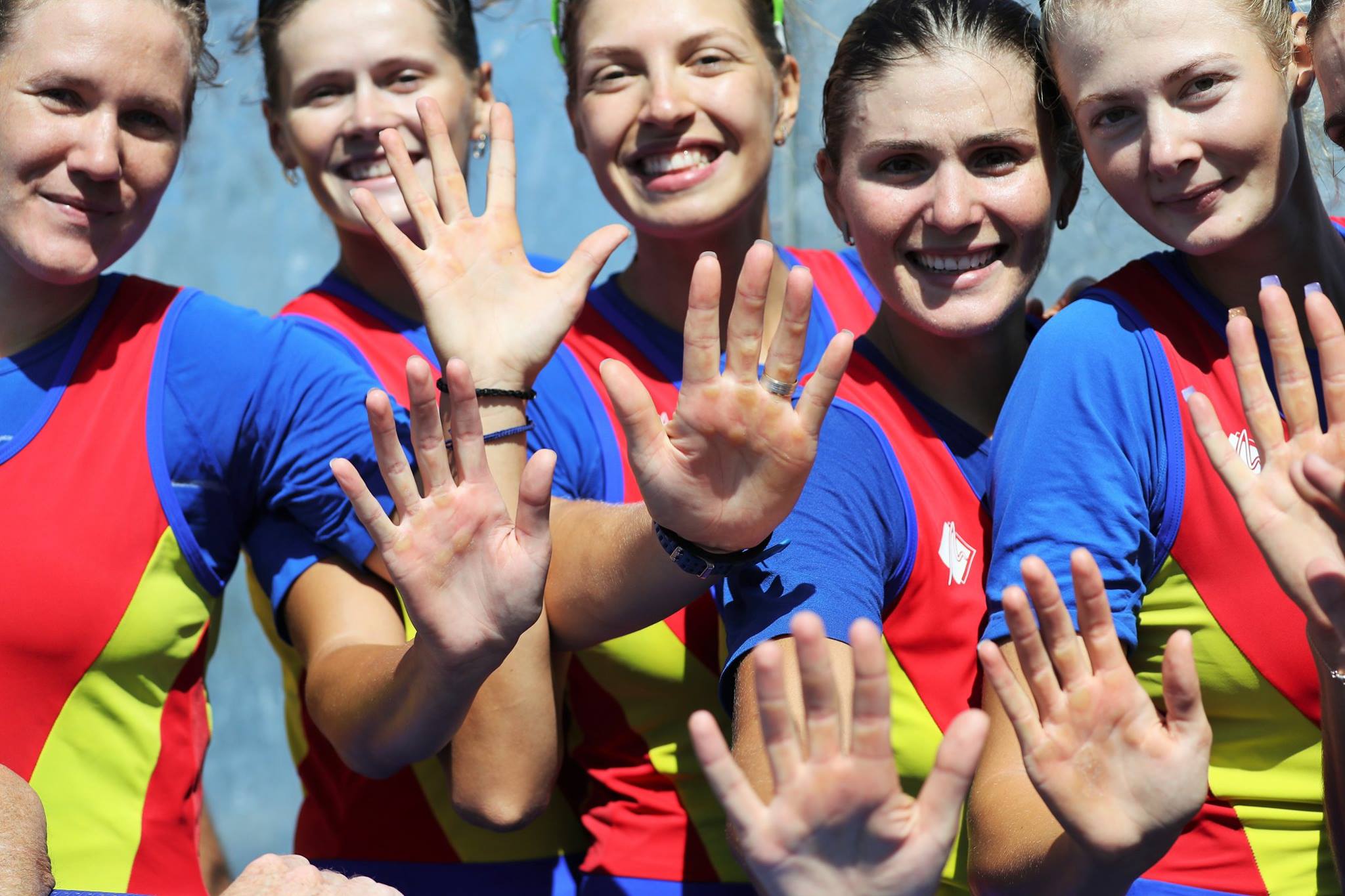 maini de campioane - 8+1 canotaj