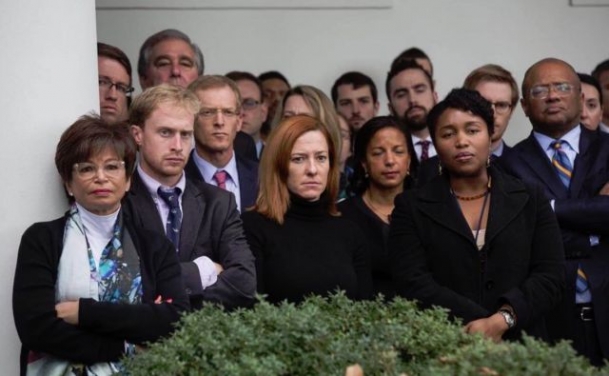 casa-alba-functionari-doliu