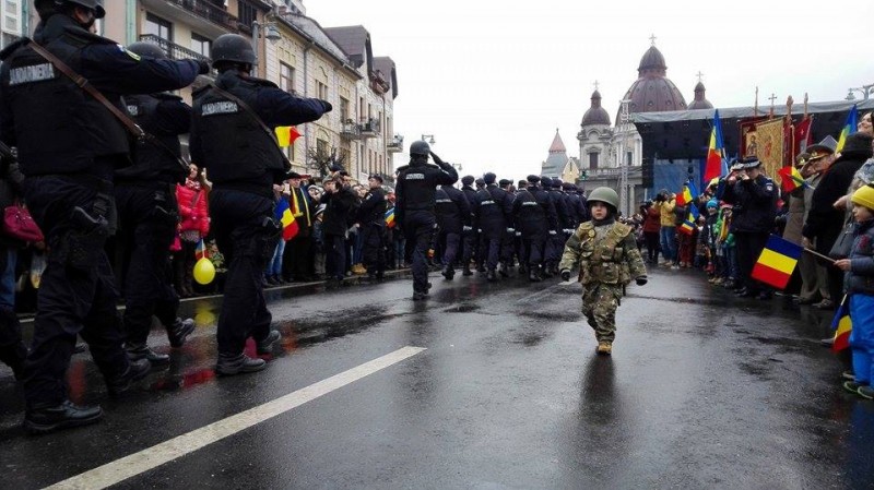 1-decembrie-targu-mures-adrian-4-ani-defilare