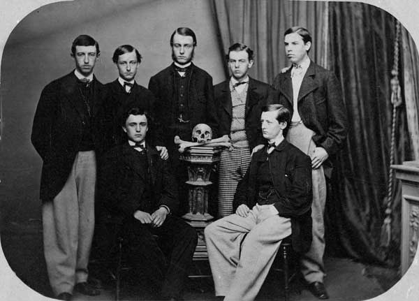 skull-and-bones-inceputuri