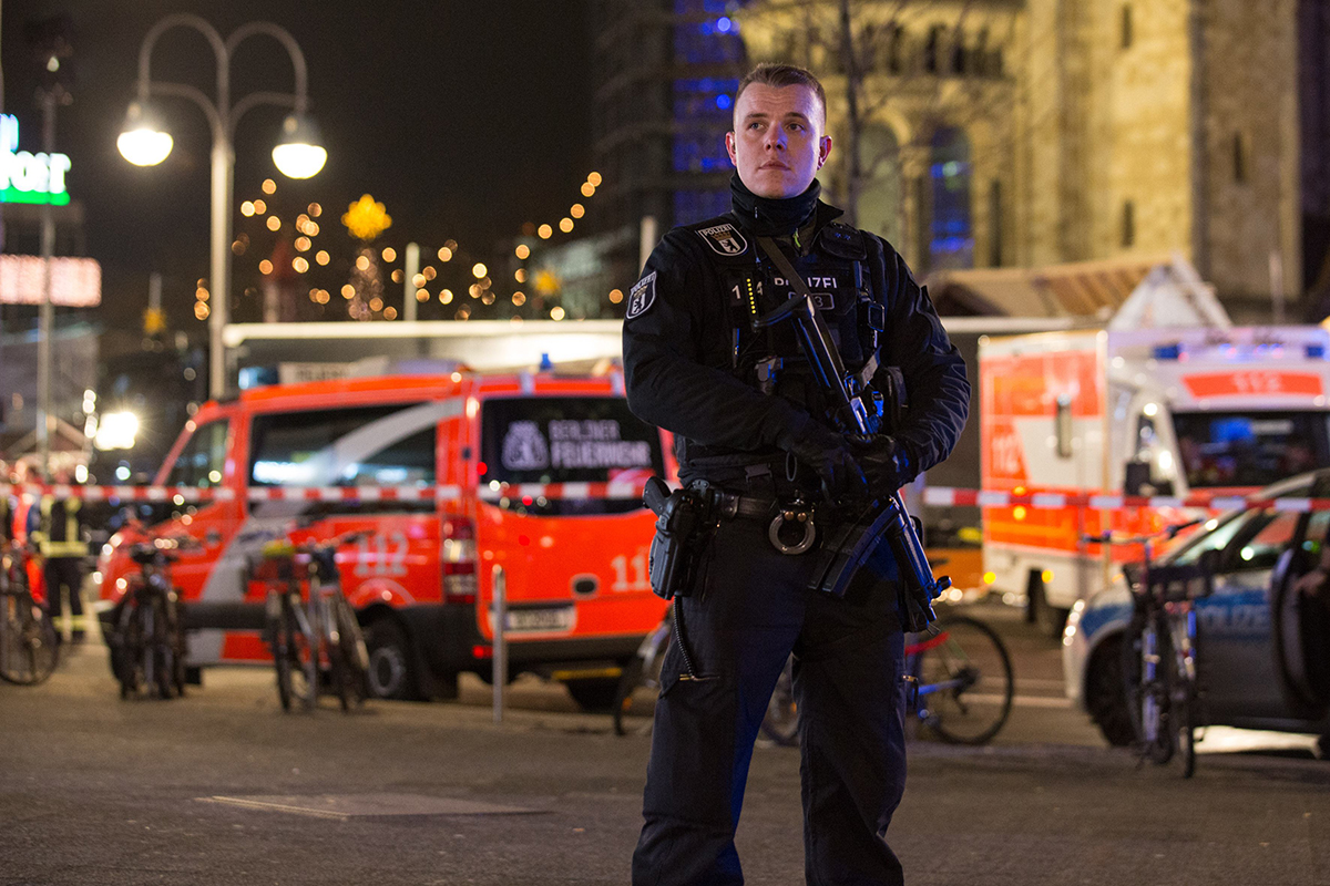 Mutmasslicher Terroranschlag in Berlin: LKW rast in einen Weihnachtsmarkt