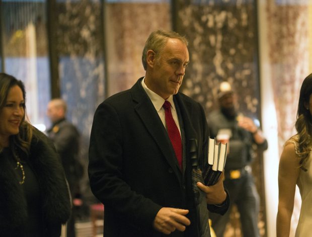 secretarul-de-interne-ryan-zinke