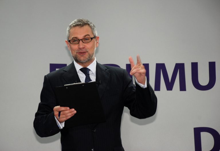 Miliţienii” de pe Facebook, „artişti” ai manipulării!