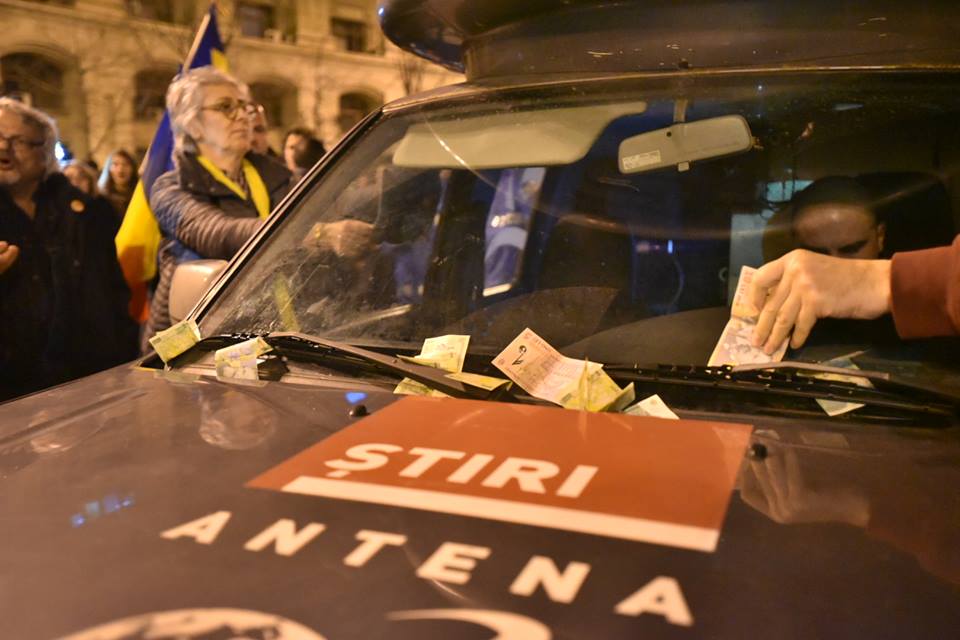 protest-bani-antena-3