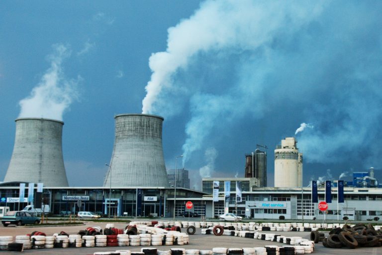 Premierul Tudose şi Pescarul Dragnea îngroapă industria românească şi producătorii români! Zeci de mii de români îşi vor pierde slujbele!