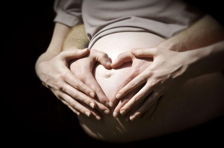 Femeile care nasc vor fi „plafonate”! Pensiile nesimţite NU!